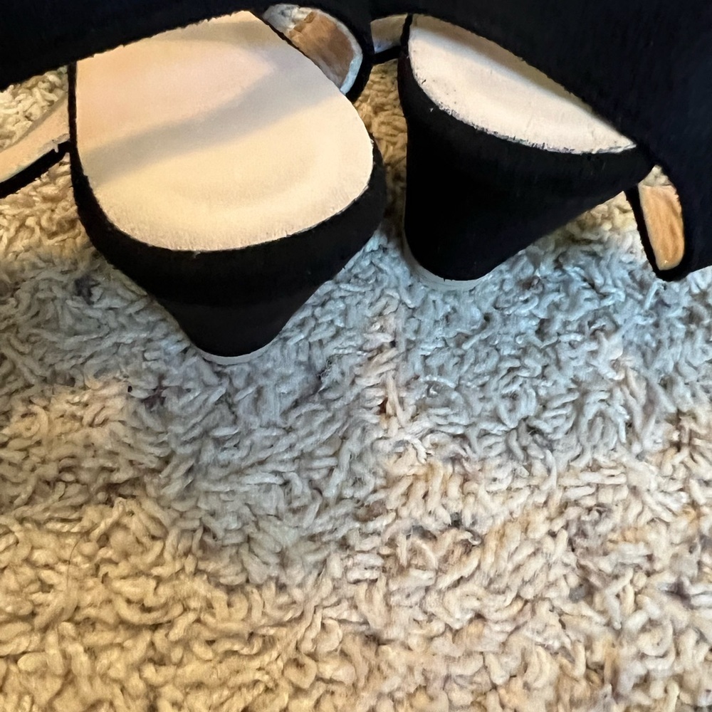Brand new pair of black strap sandals - Picture 3 of 4